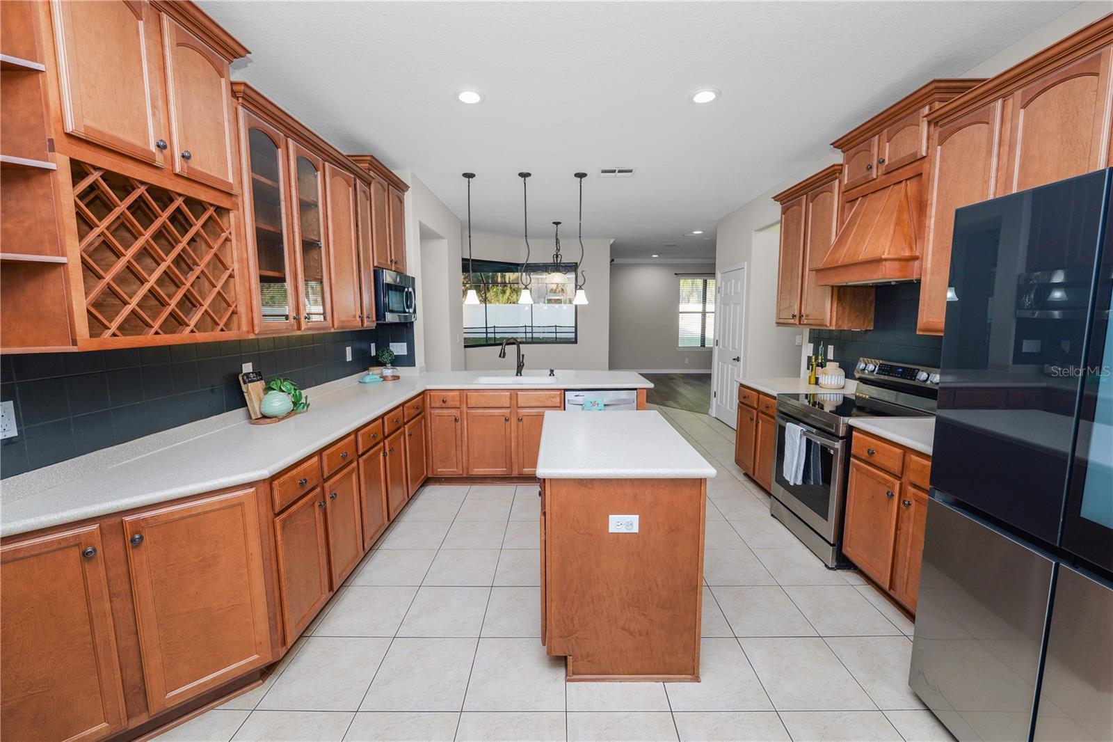 Image 14 of 69 For 448 Oak Landing Boulevard