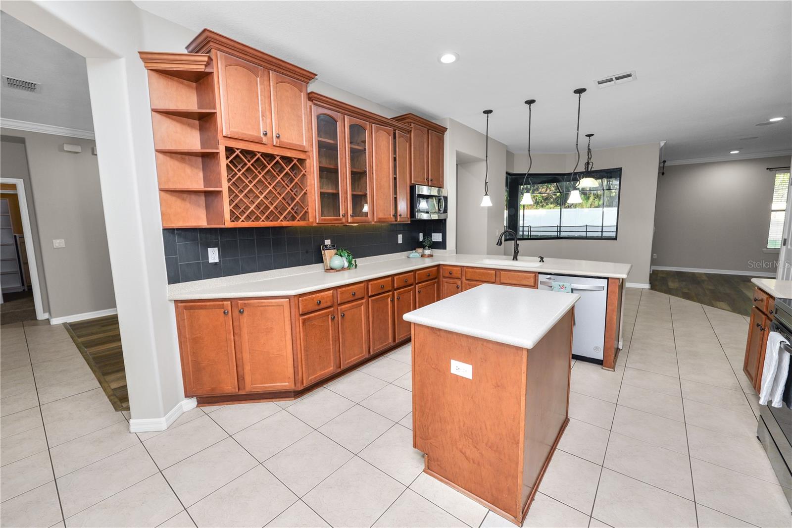 Image 21 of 69 For 448 Oak Landing Boulevard