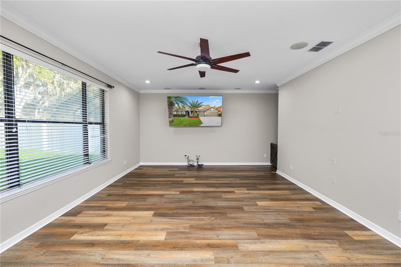 Image 26 of 69 For 448 Oak Landing Boulevard