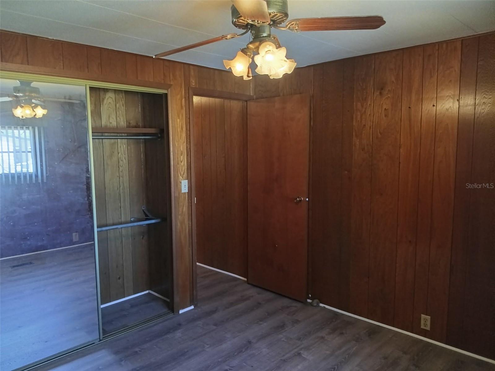 Image 13 of 15 For 524 Oak Ridge W