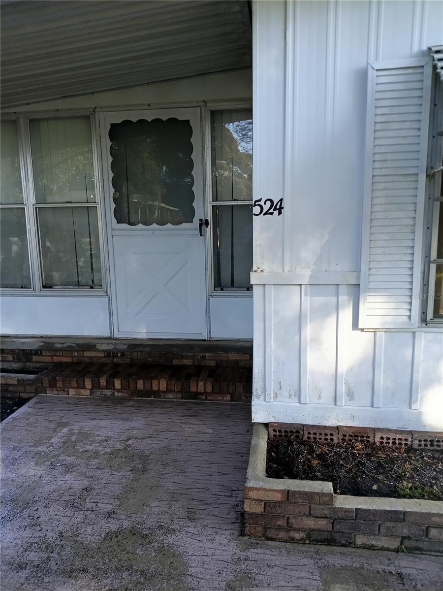 Image 3 of 15 For 524 Oak Ridge W