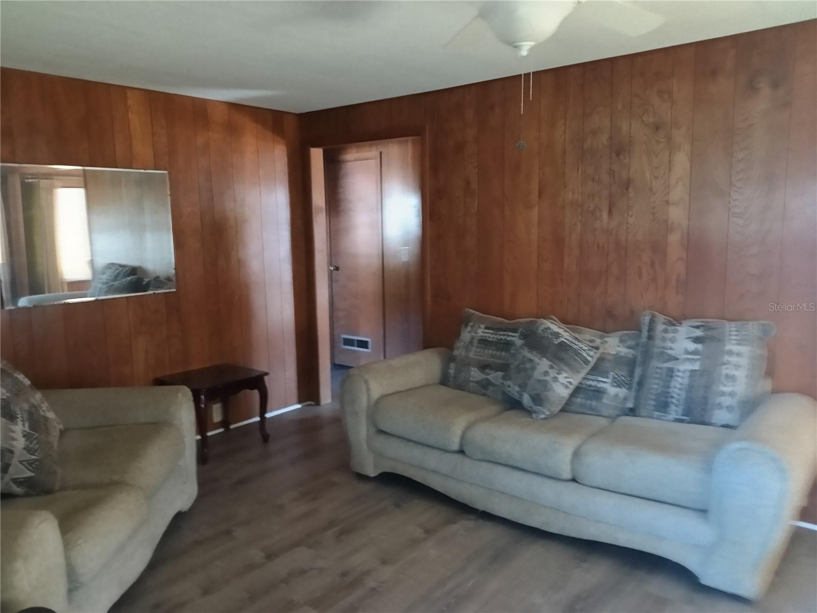 Image 5 of 15 For 524 Oak Ridge W