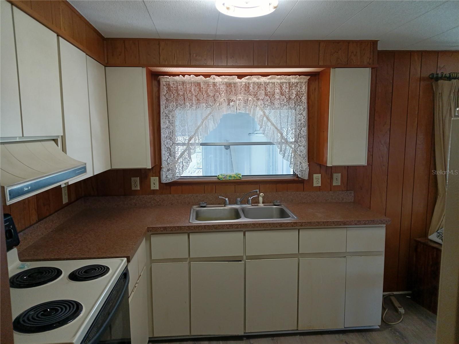 Image 7 of 15 For 524 Oak Ridge W