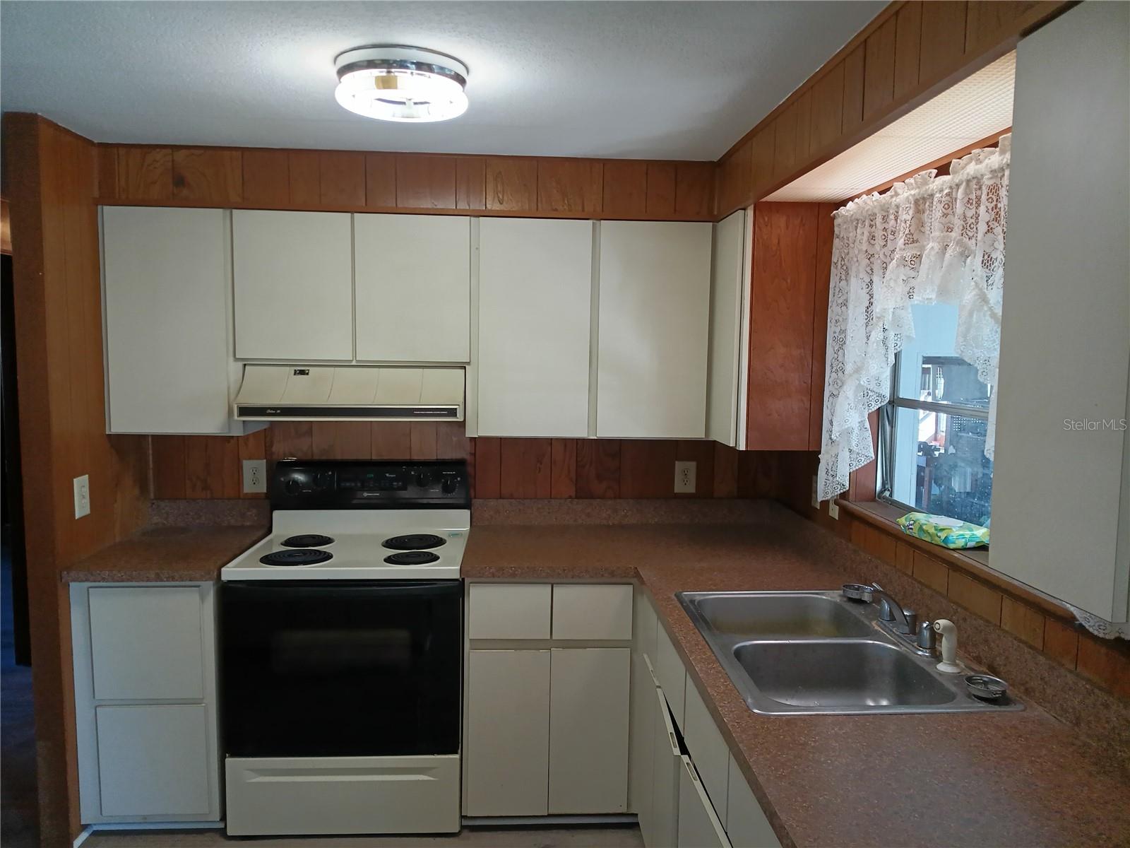 Image 8 of 15 For 524 Oak Ridge W