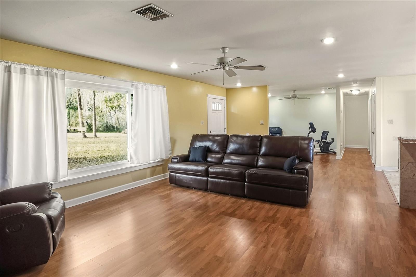 Image 5 of 43 For 4535 Meadowview Drive