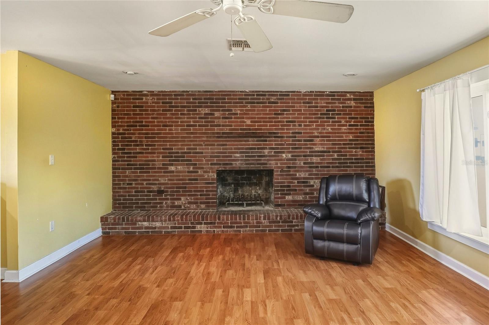 Image 8 of 43 For 4535 Meadowview Drive