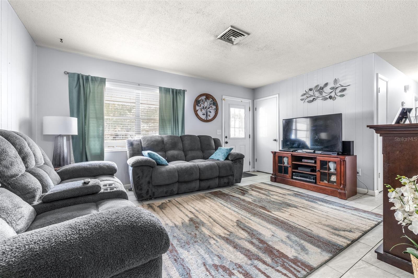 Image 5 of 46 For 1655 Floral Avenue