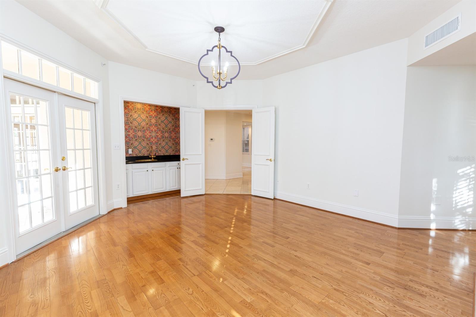 Image 9 of 31 For 147 Interlachen Avenue 202