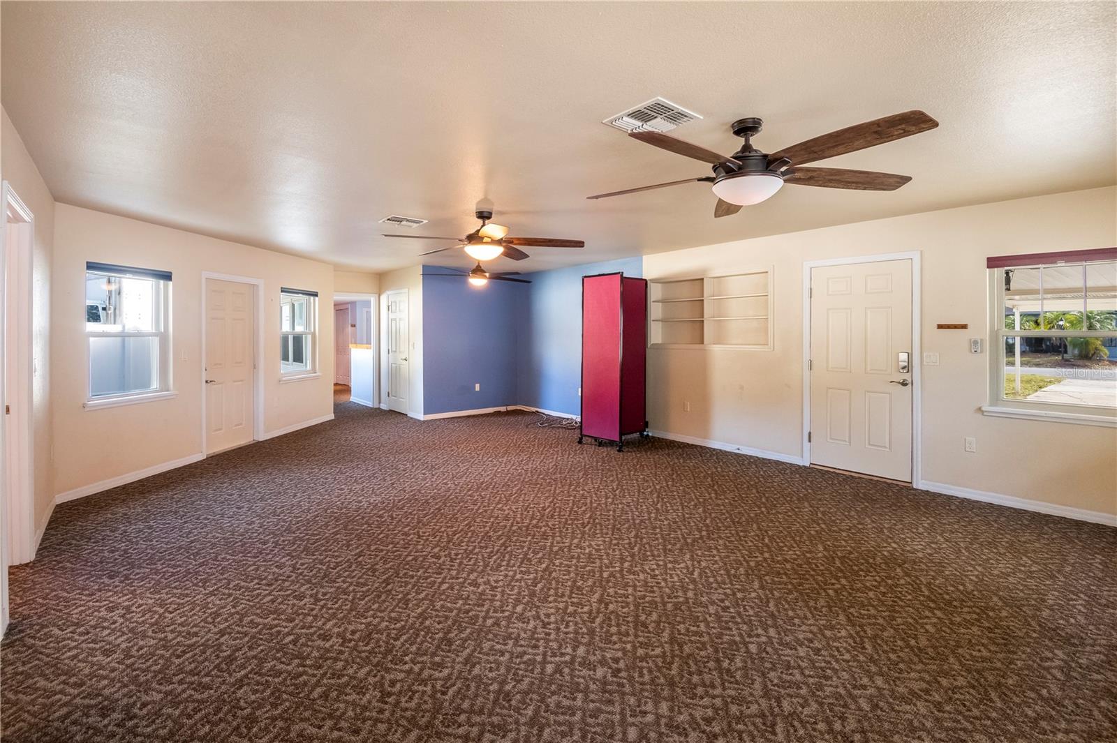 Image 20 of 31 For 307 Estrella Way