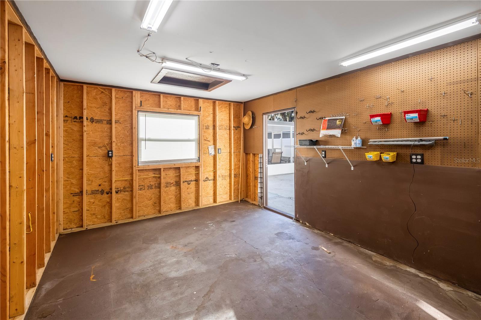 Image 27 of 31 For 307 Estrella Way