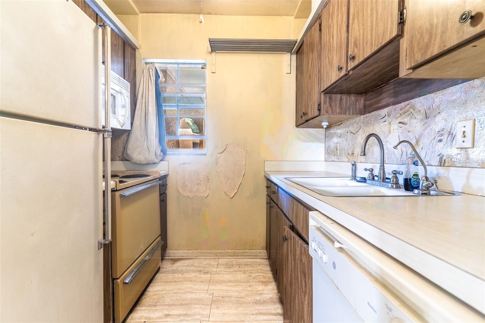 Image 5 of 18 For 3718 Mckay Avenue 203