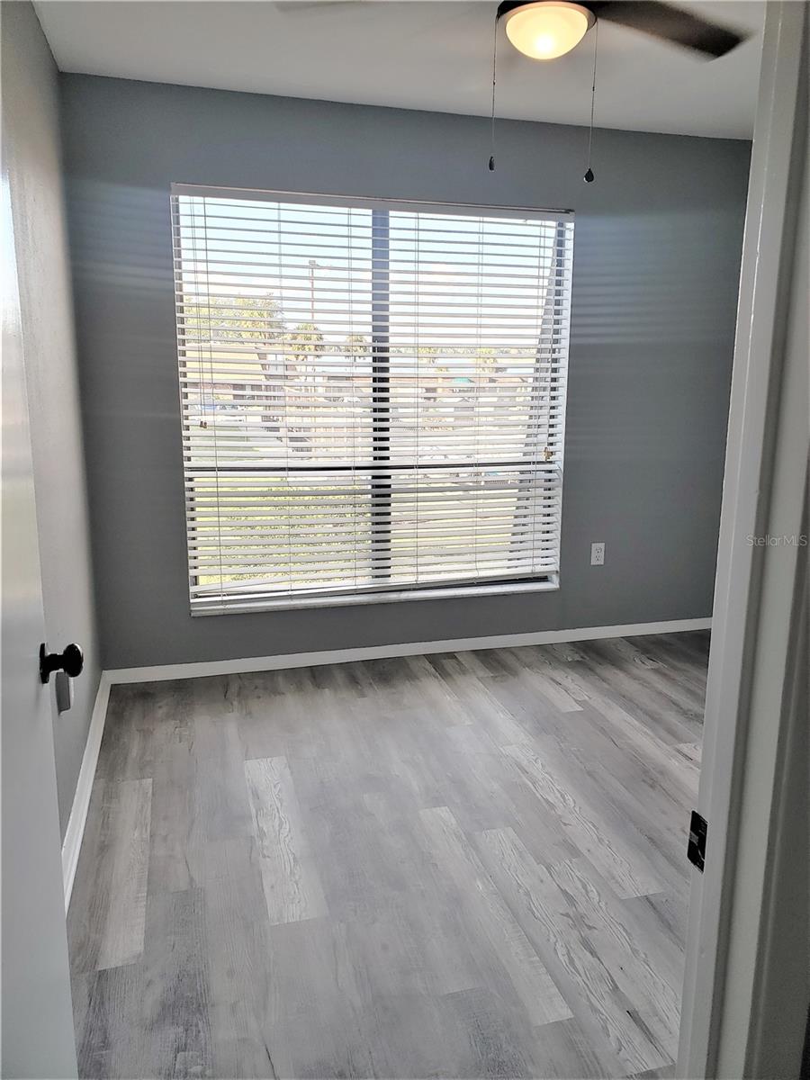 Image 14 of 38 For 1836 Crystal Lake Drive 113