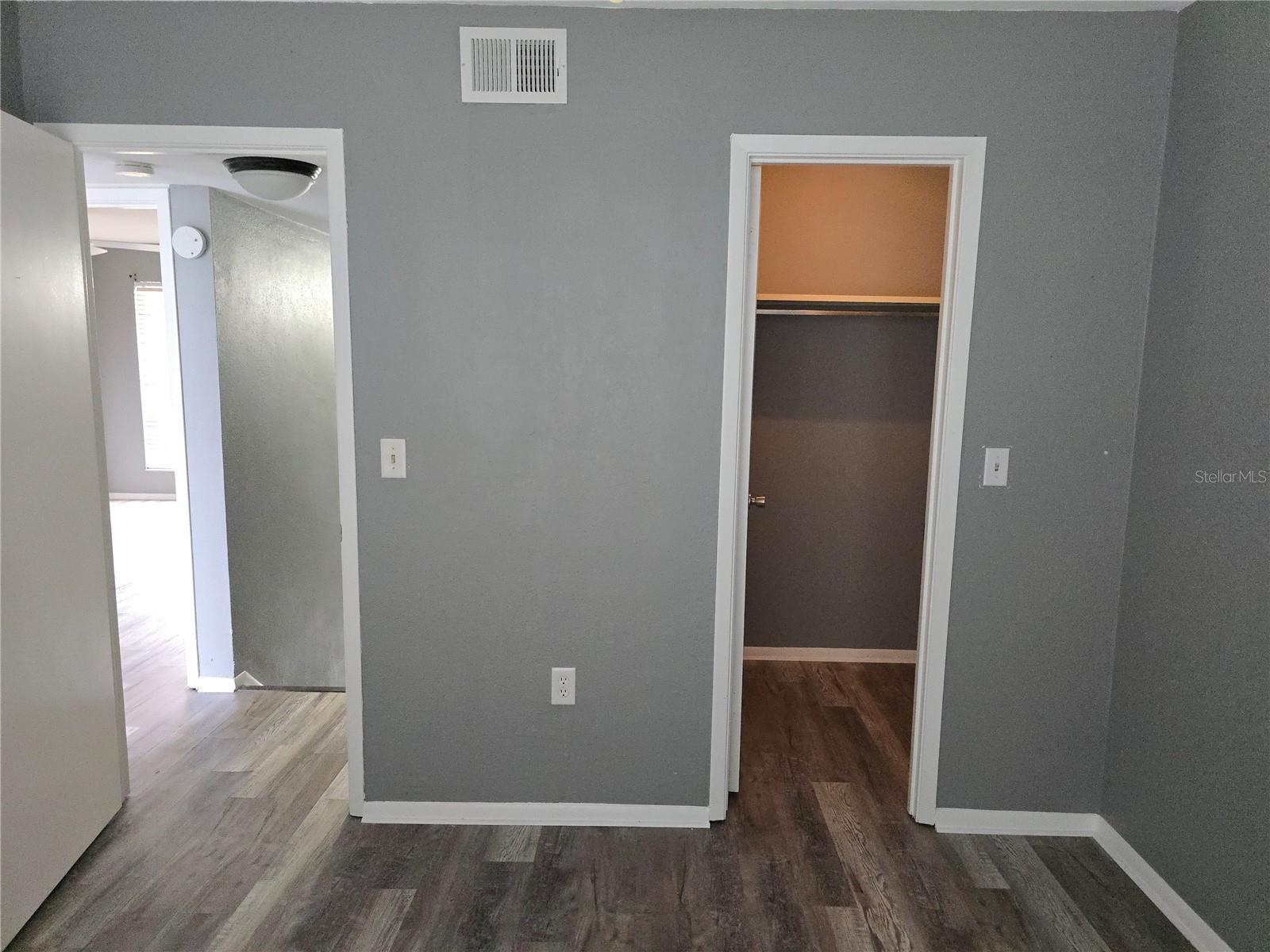 Image 19 of 38 For 1836 Crystal Lake Drive 113