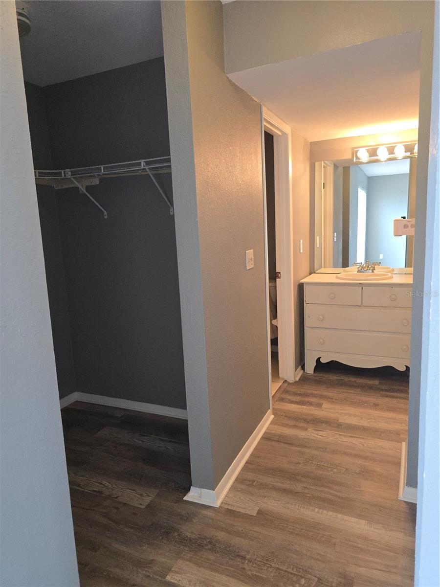 Image 22 of 38 For 1836 Crystal Lake Drive 113