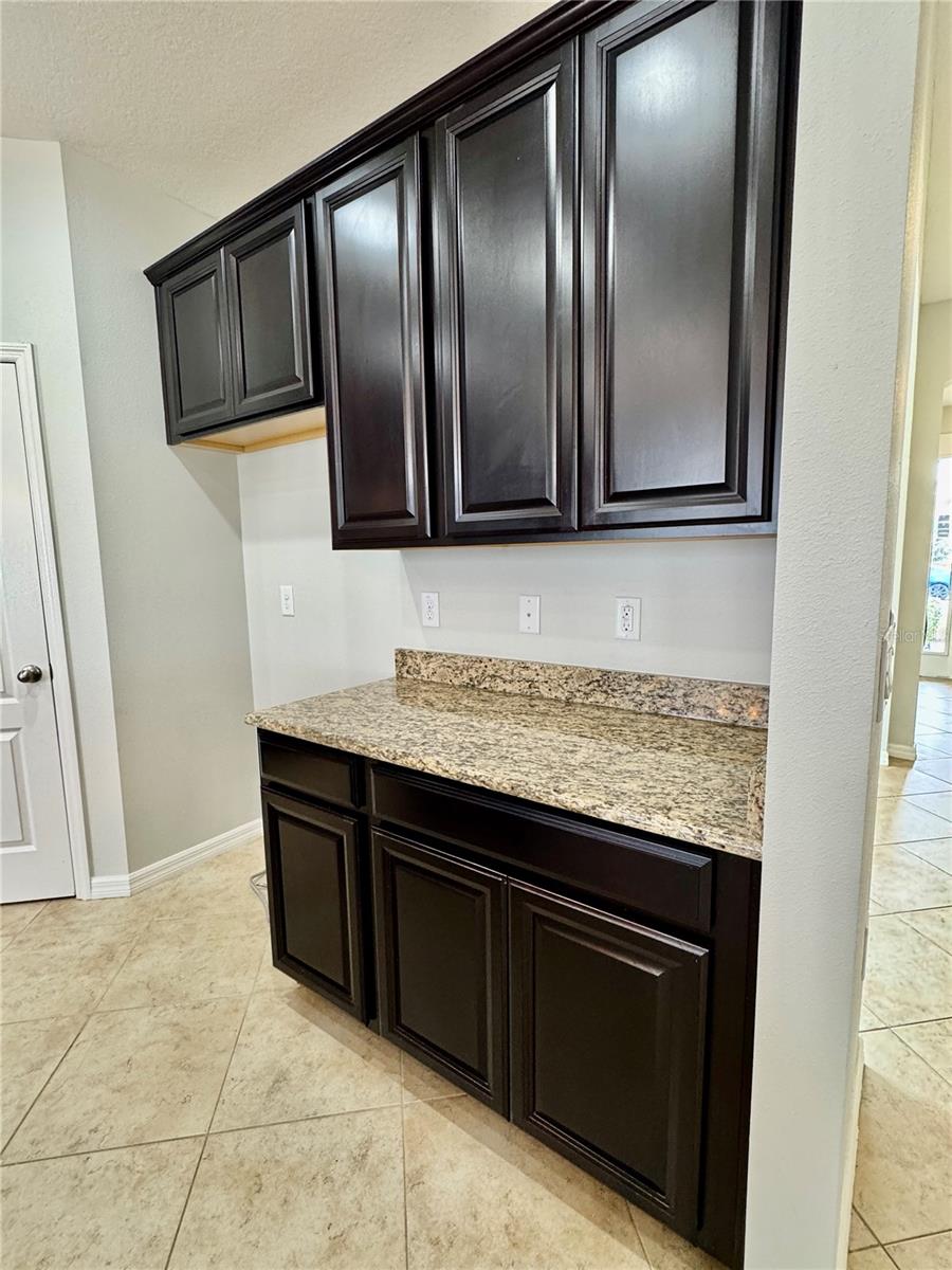 Image 11 of 45 For 2005 Via Napoli Street