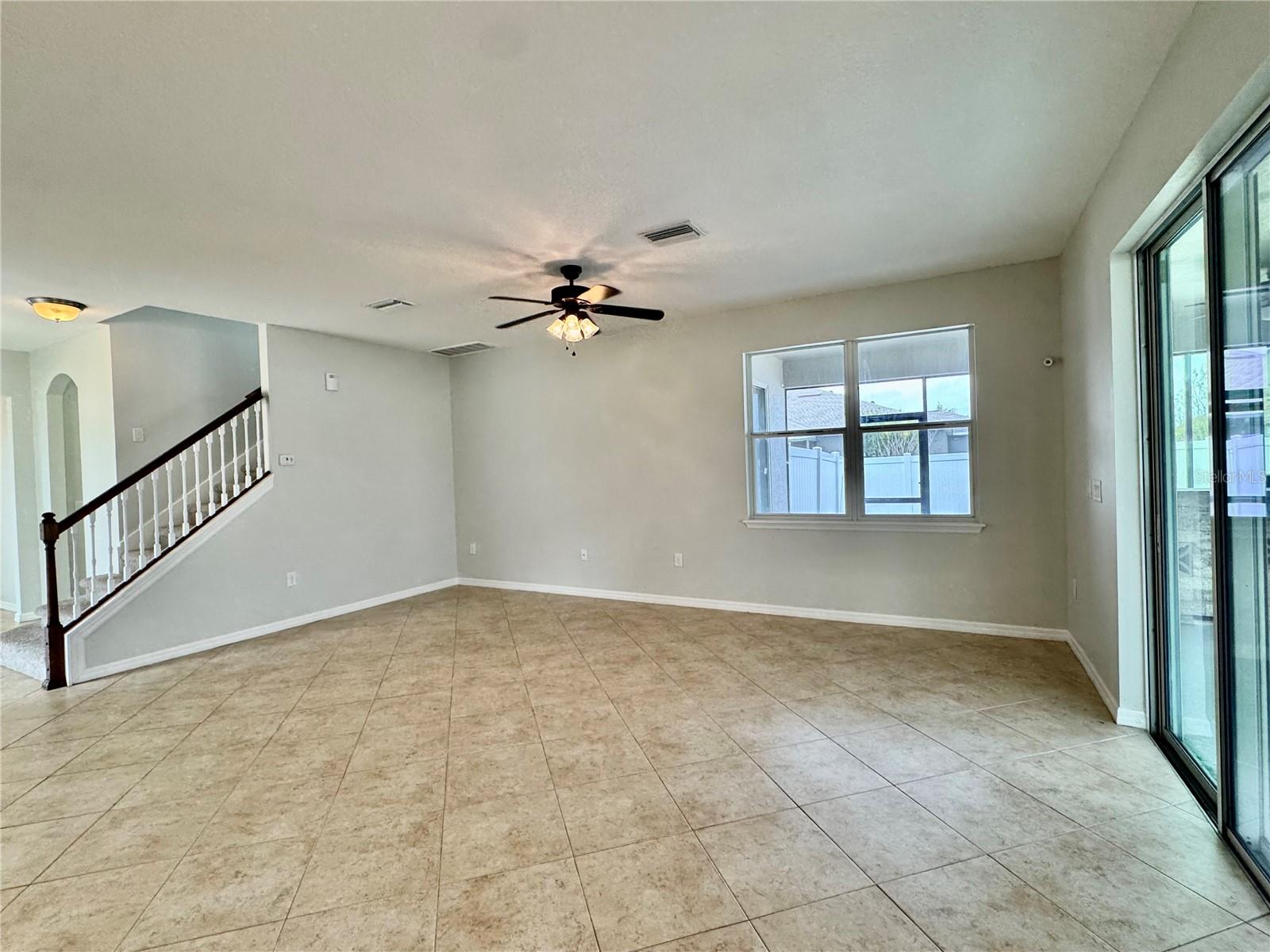 Image 13 of 45 For 2005 Via Napoli Street