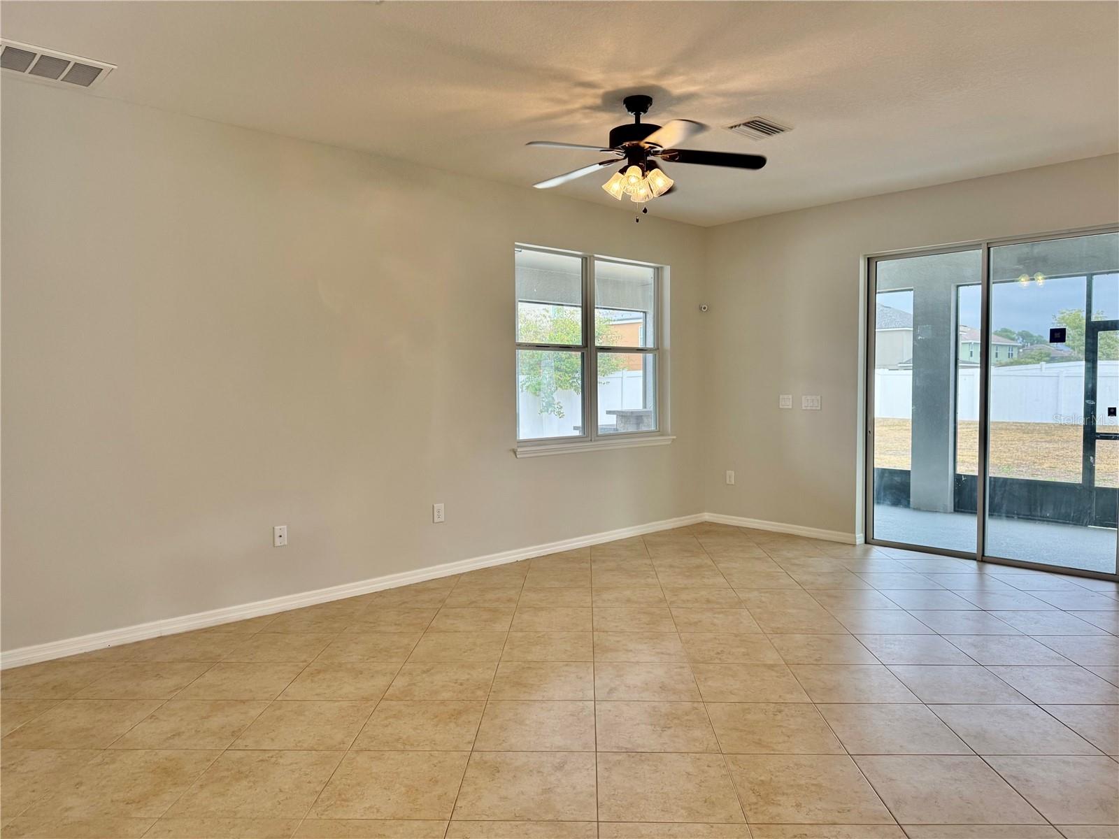 Image 14 of 45 For 2005 Via Napoli Street