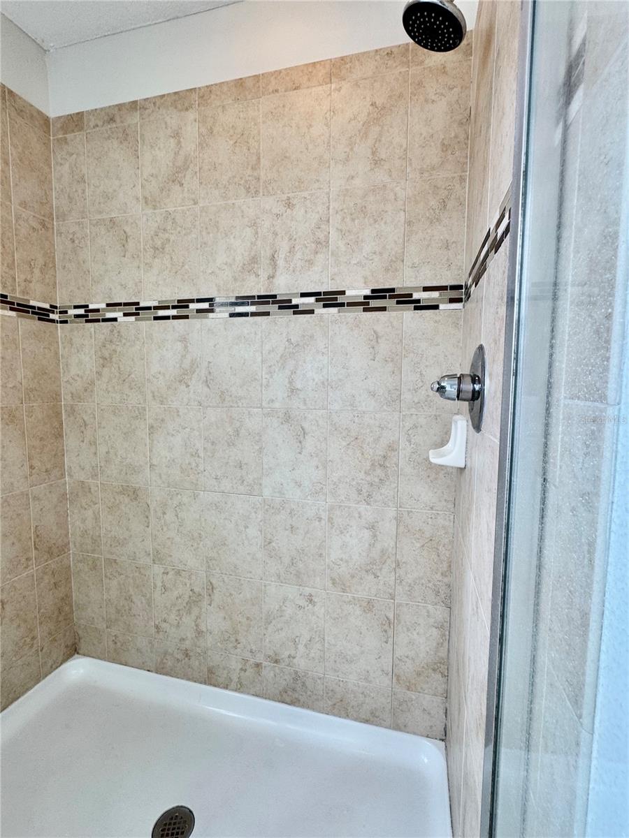 Image 25 of 45 For 2005 Via Napoli Street