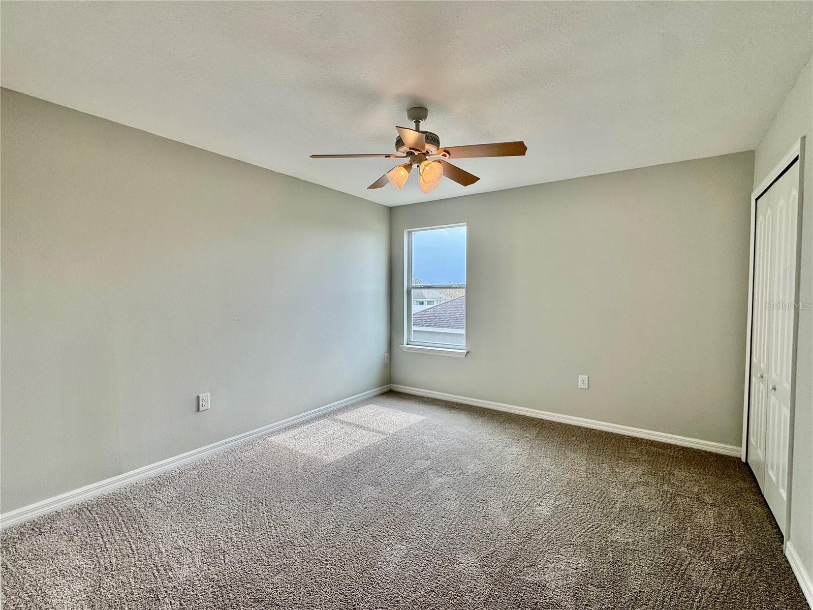 Image 33 of 45 For 2005 Via Napoli Street