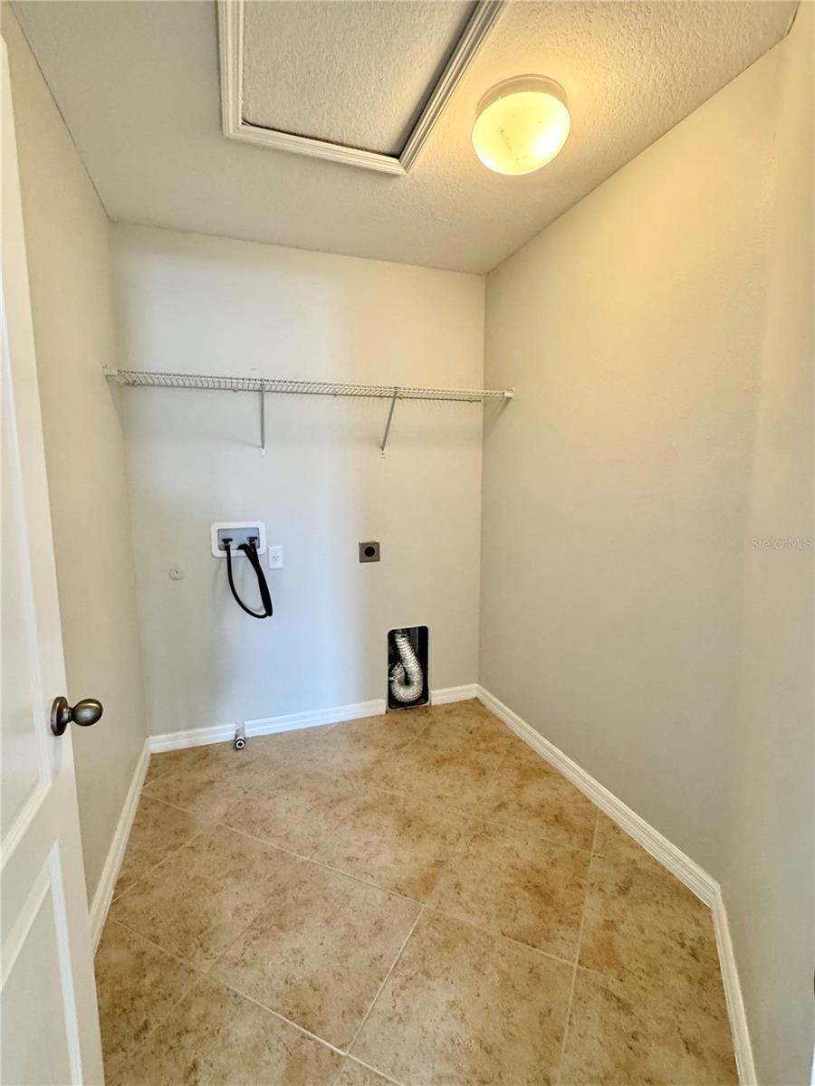 Image 35 of 45 For 2005 Via Napoli Street