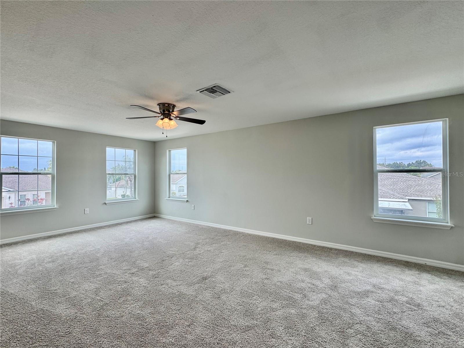 Image 37 of 45 For 2005 Via Napoli Street