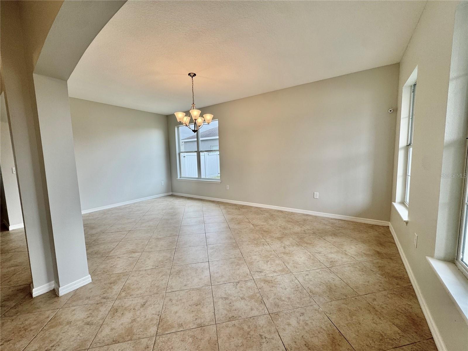 Image 4 of 45 For 2005 Via Napoli Street