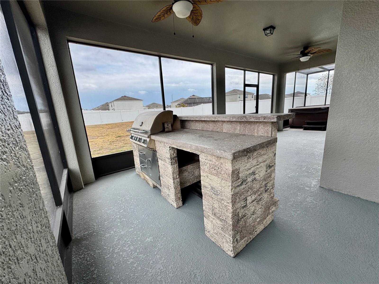 Image 40 of 45 For 2005 Via Napoli Street