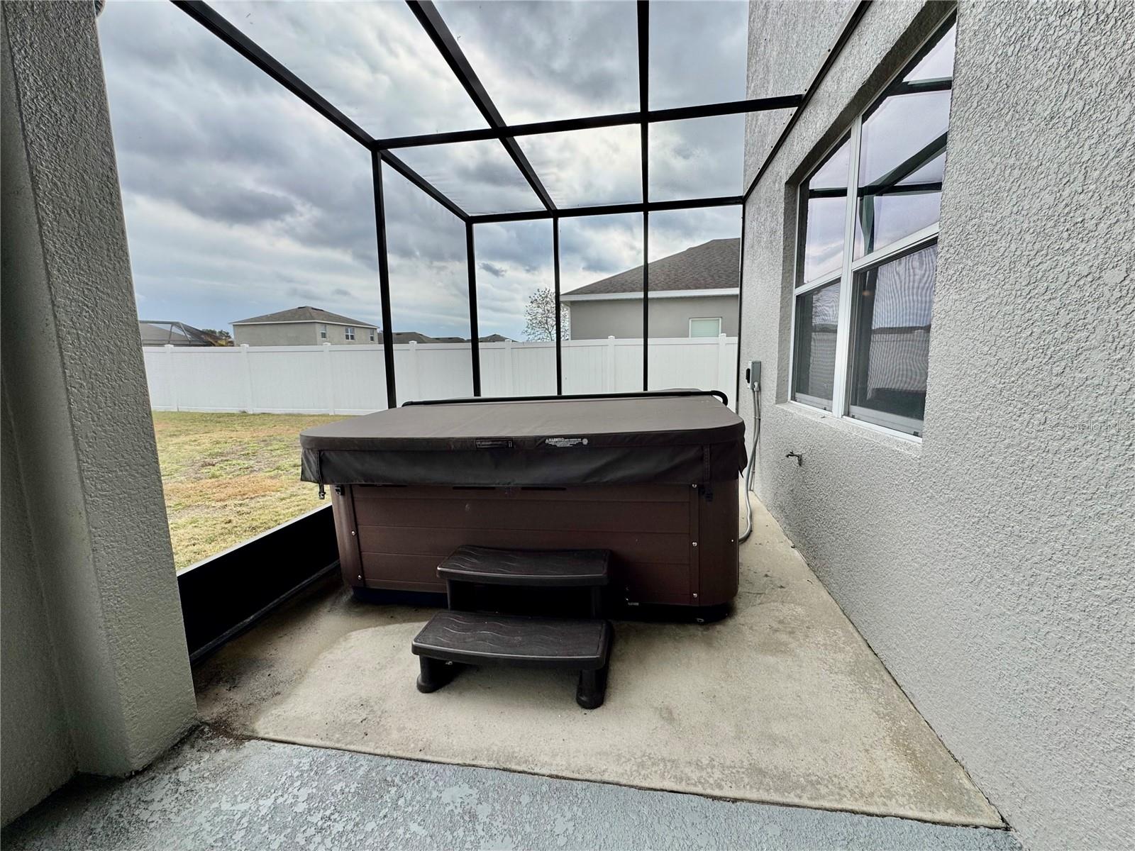 Image 42 of 45 For 2005 Via Napoli Street