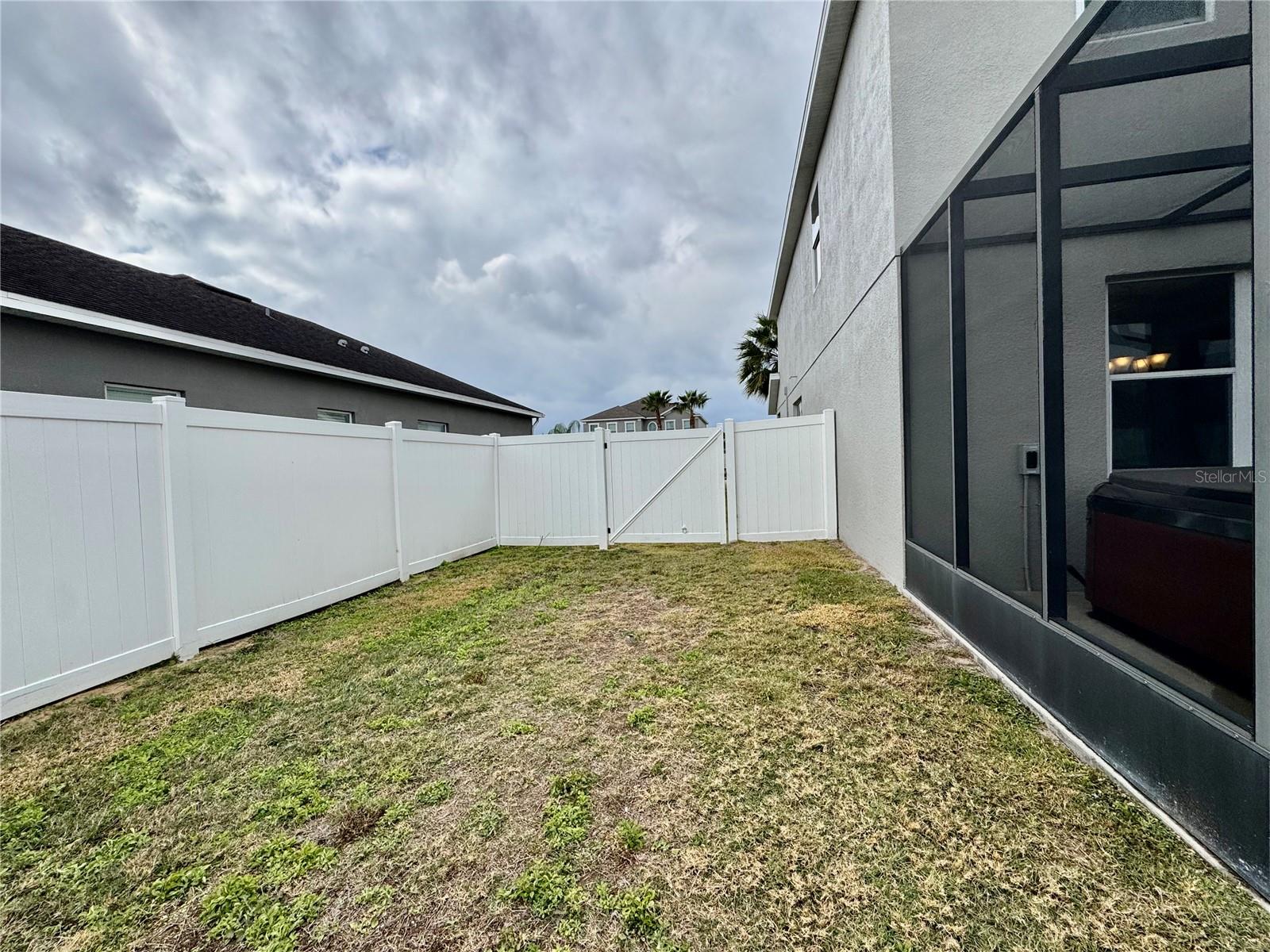 Image 43 of 45 For 2005 Via Napoli Street