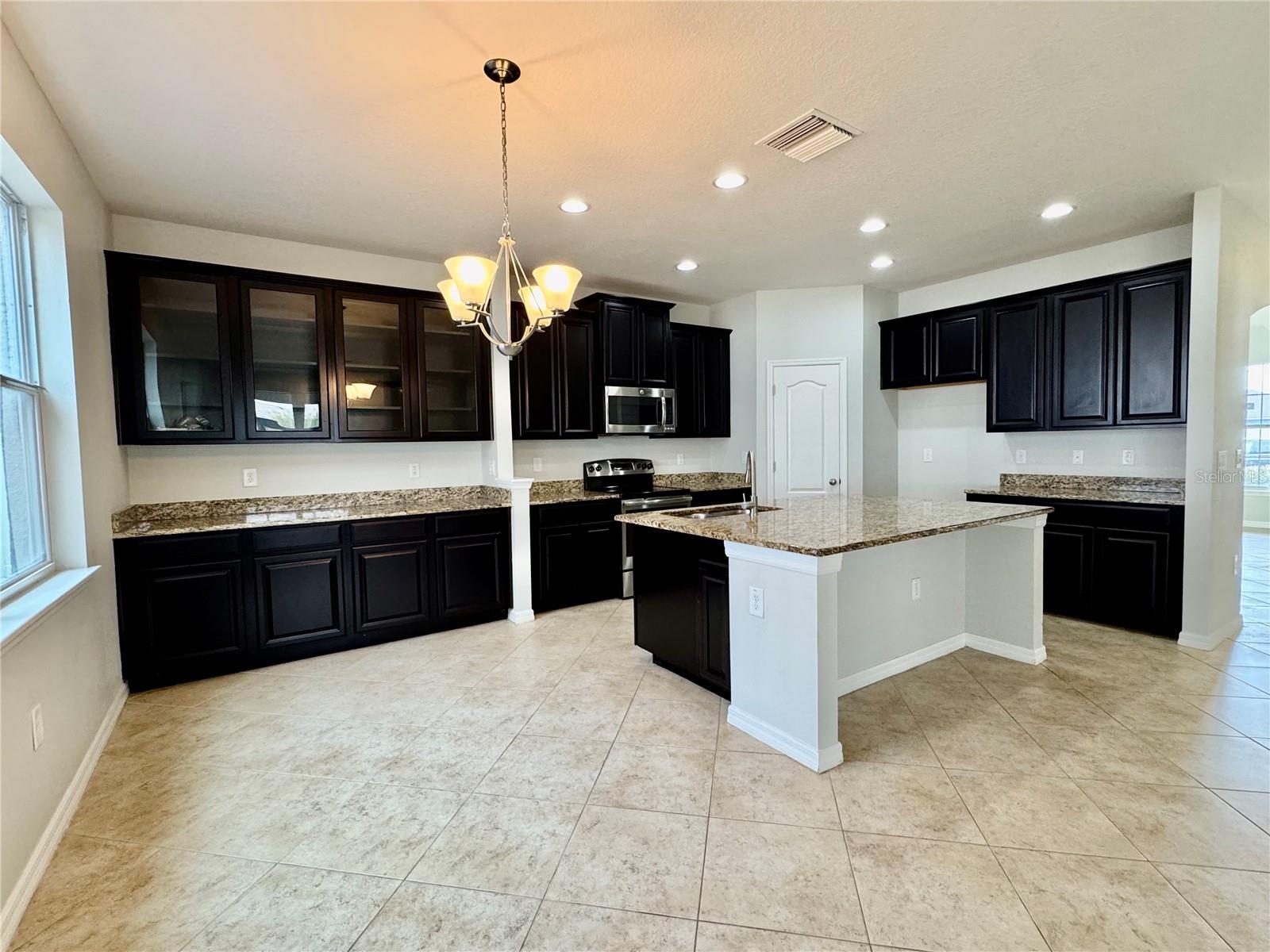 Image 8 of 45 For 2005 Via Napoli Street