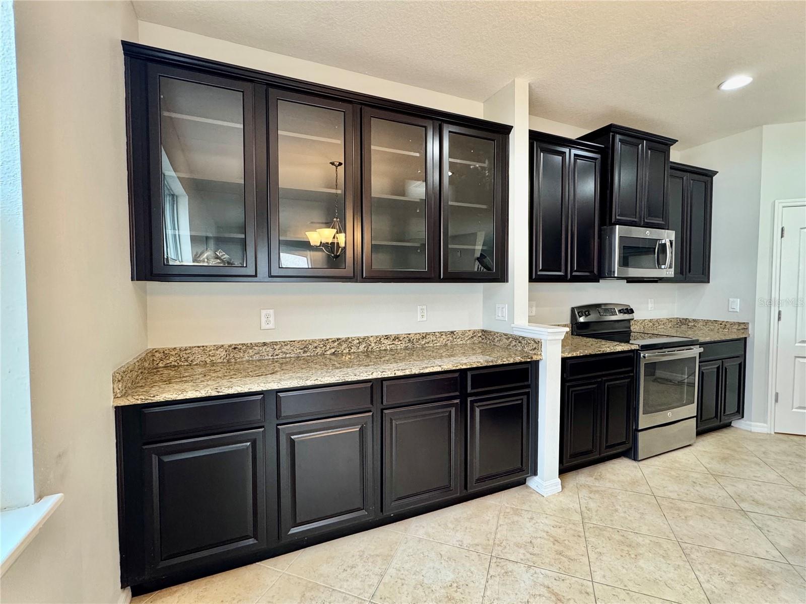 Image 9 of 45 For 2005 Via Napoli Street