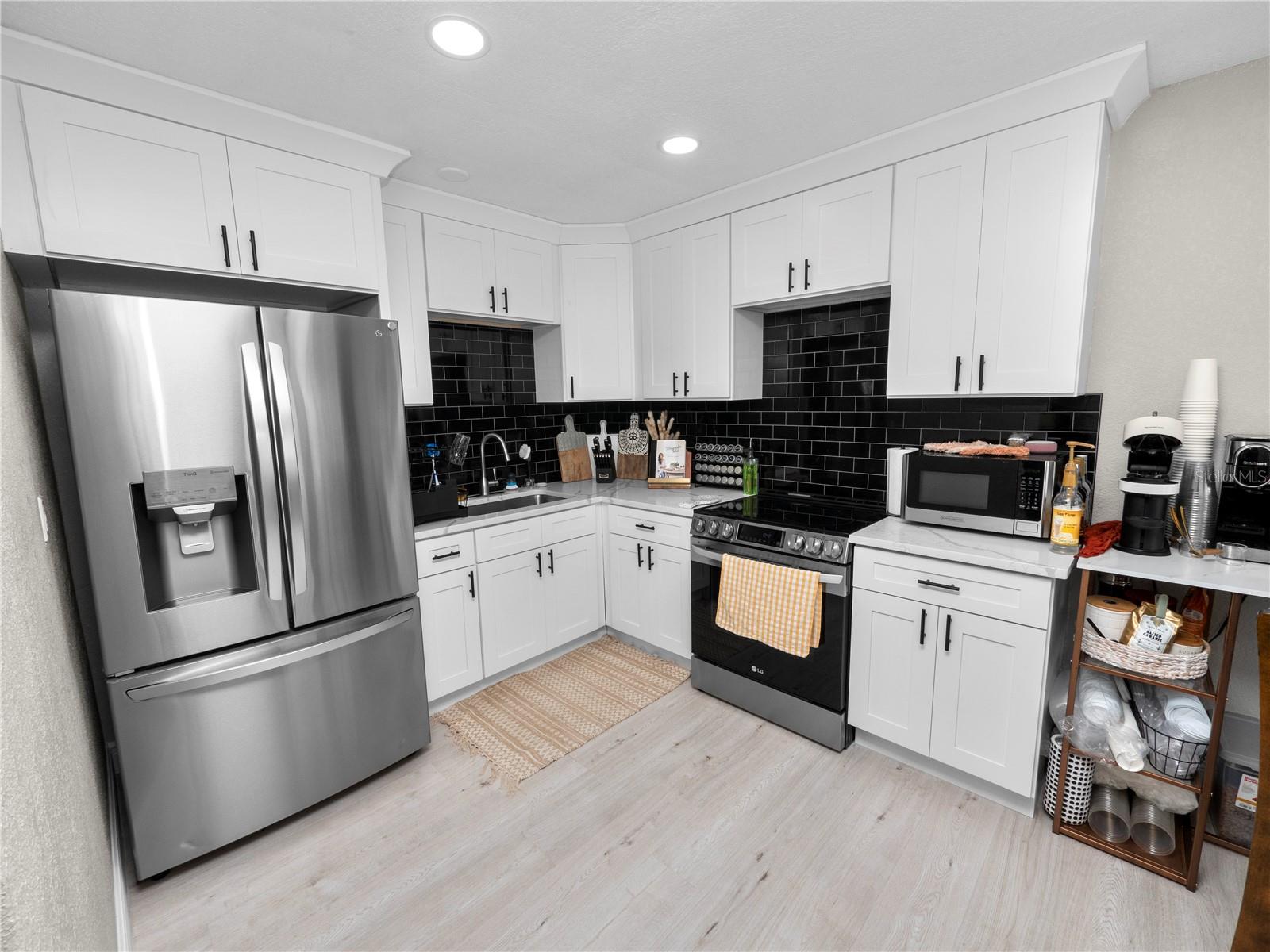 Image 6 of 30 For 219 Ariana Street A