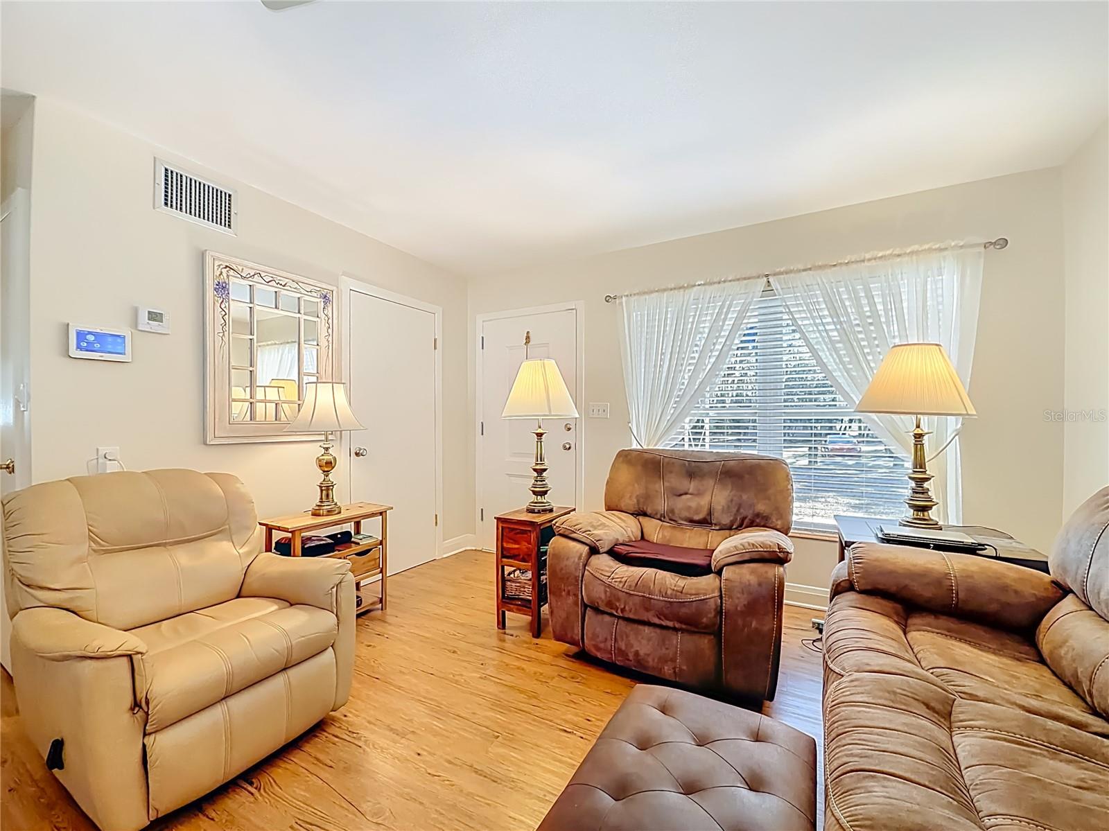 Image 11 of 49 For 143 Lemon Street