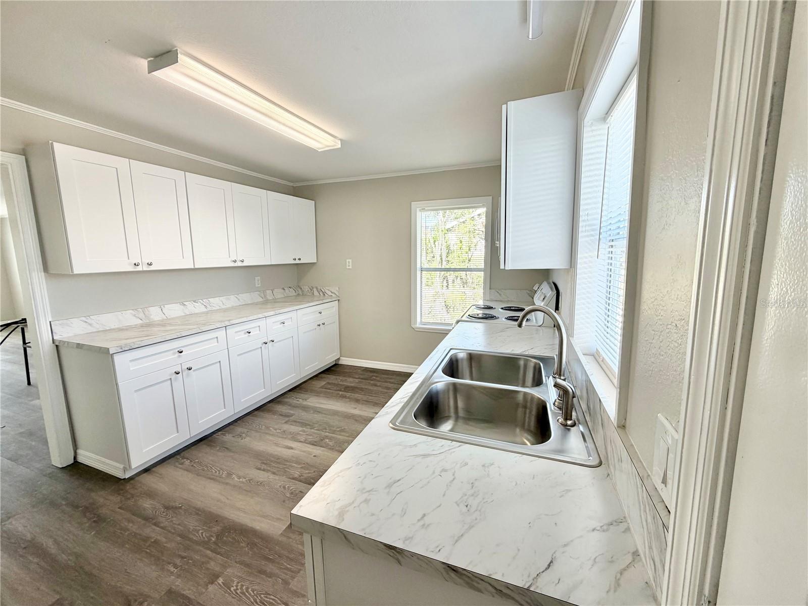 Image 11 of 22 For 613 Main Street