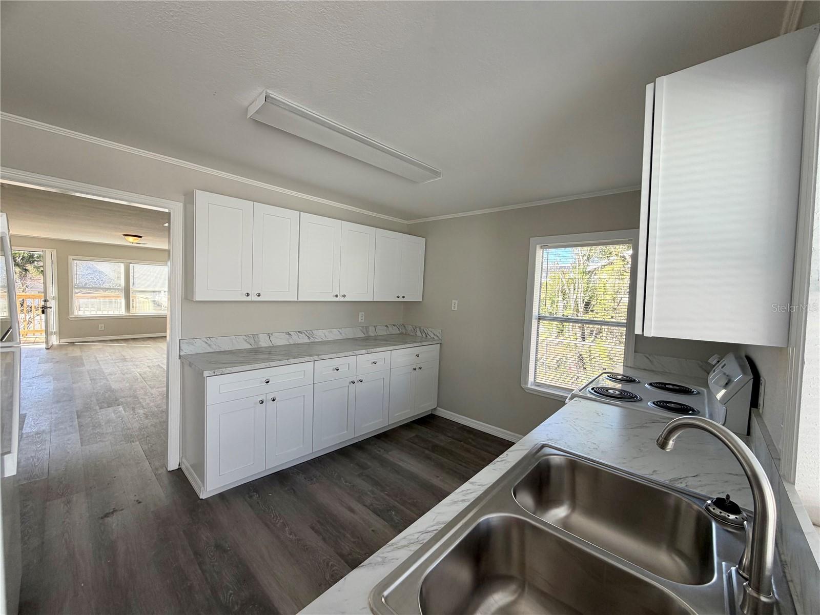 Image 12 of 22 For 613 Main Street