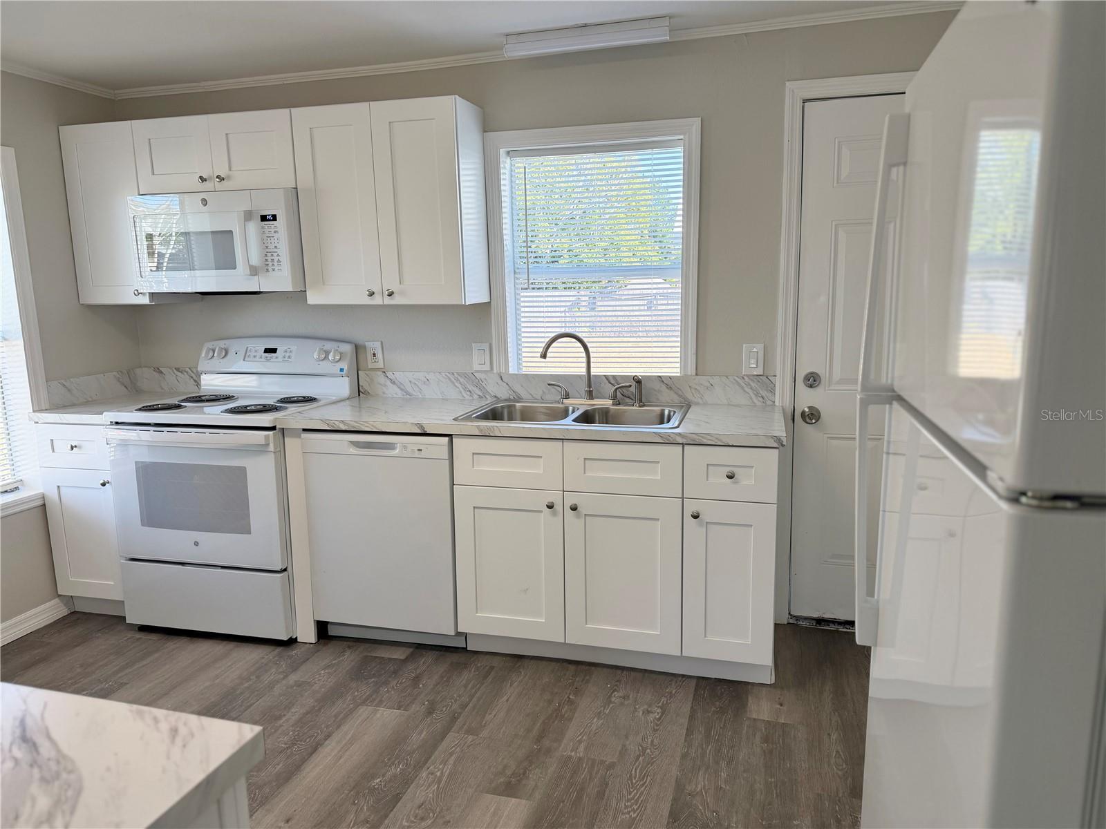 Image 3 of 22 For 613 Main Street