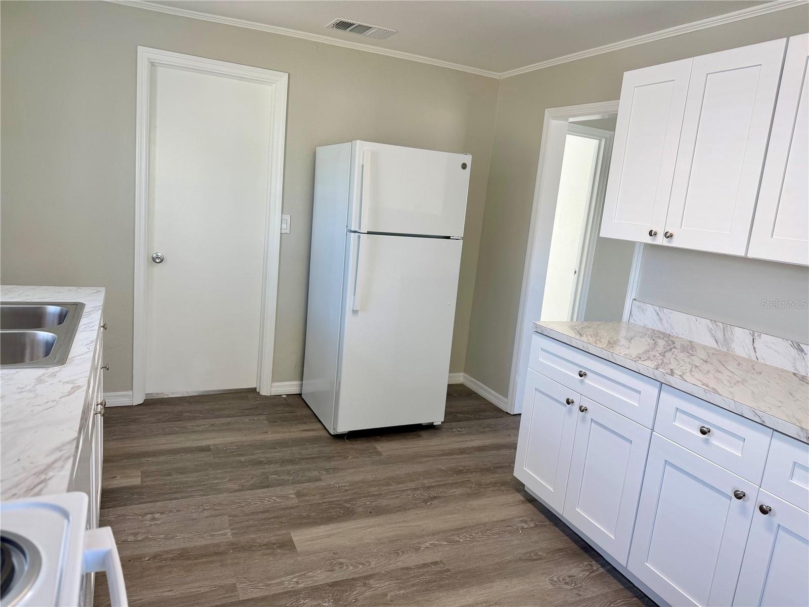 Image 8 of 22 For 613 Main Street