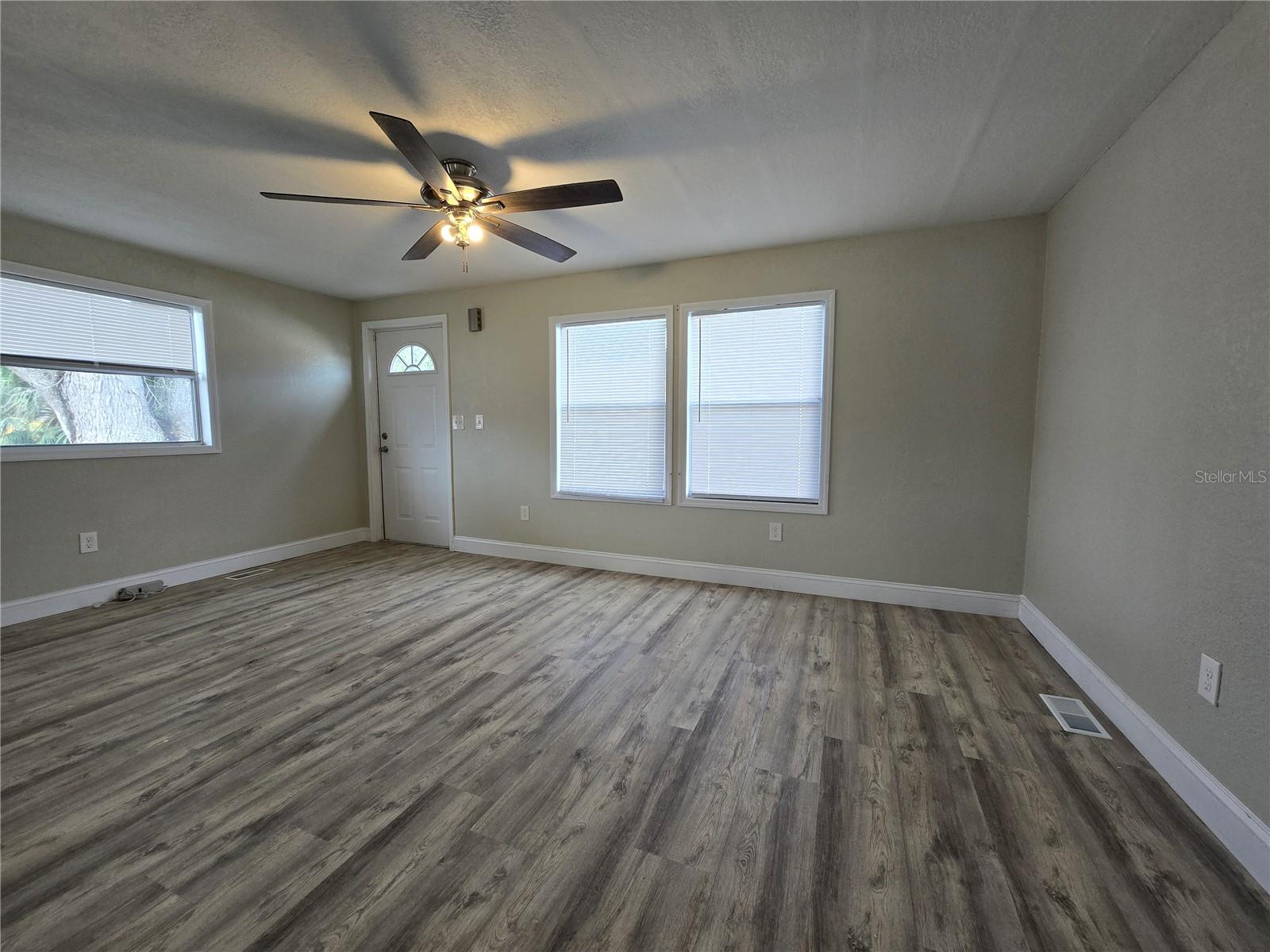 Image 3 of 24 For 506 Perch Place