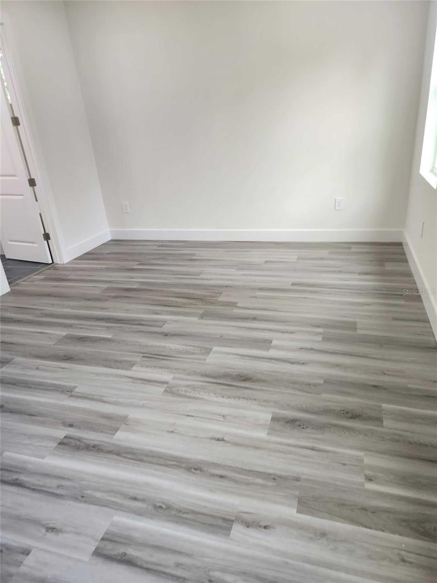 Image 20 of 25 For 9 Dusty Miller Court