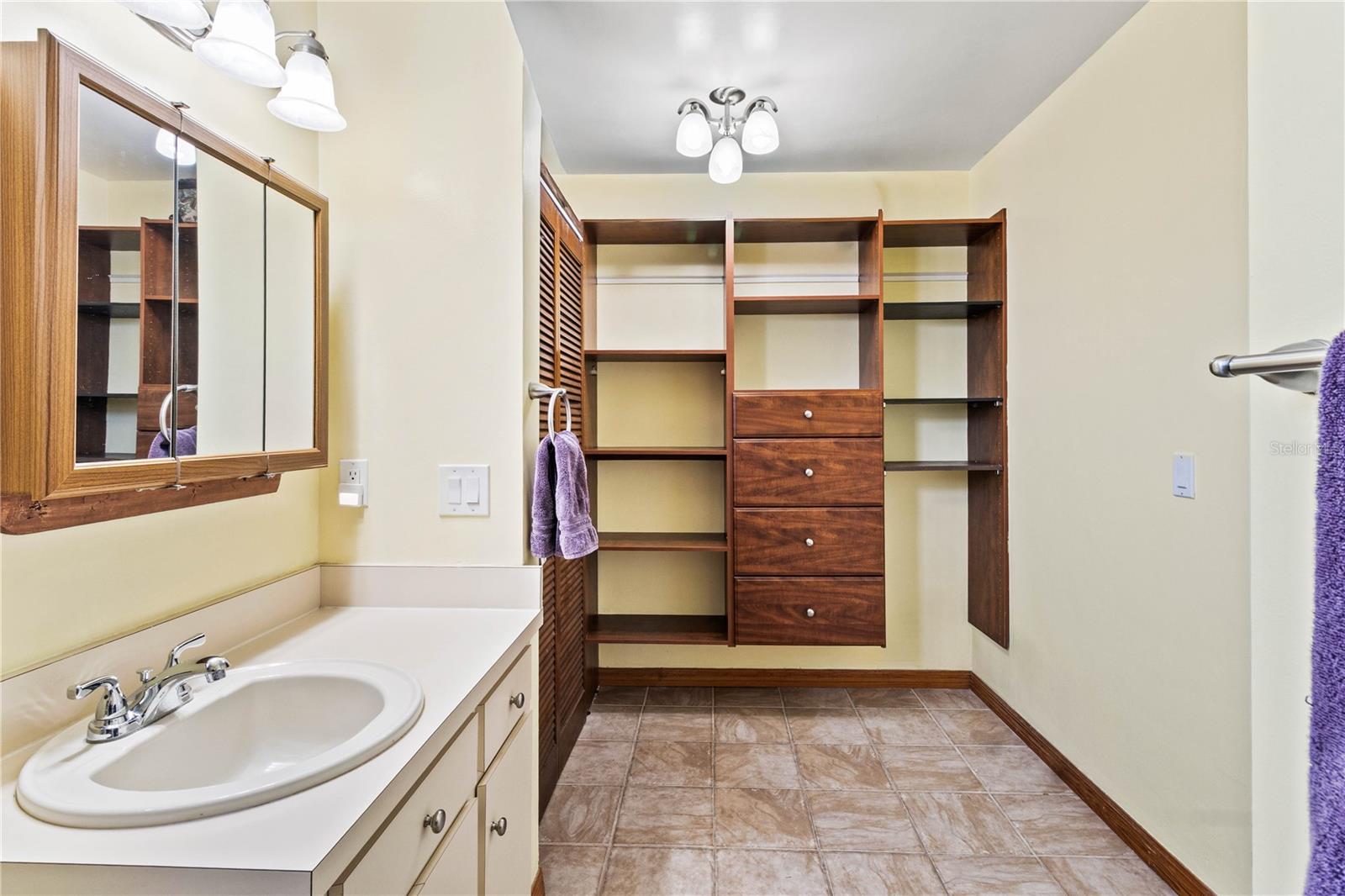 Image 15 of 35 For 4861 Colonnades Circle E