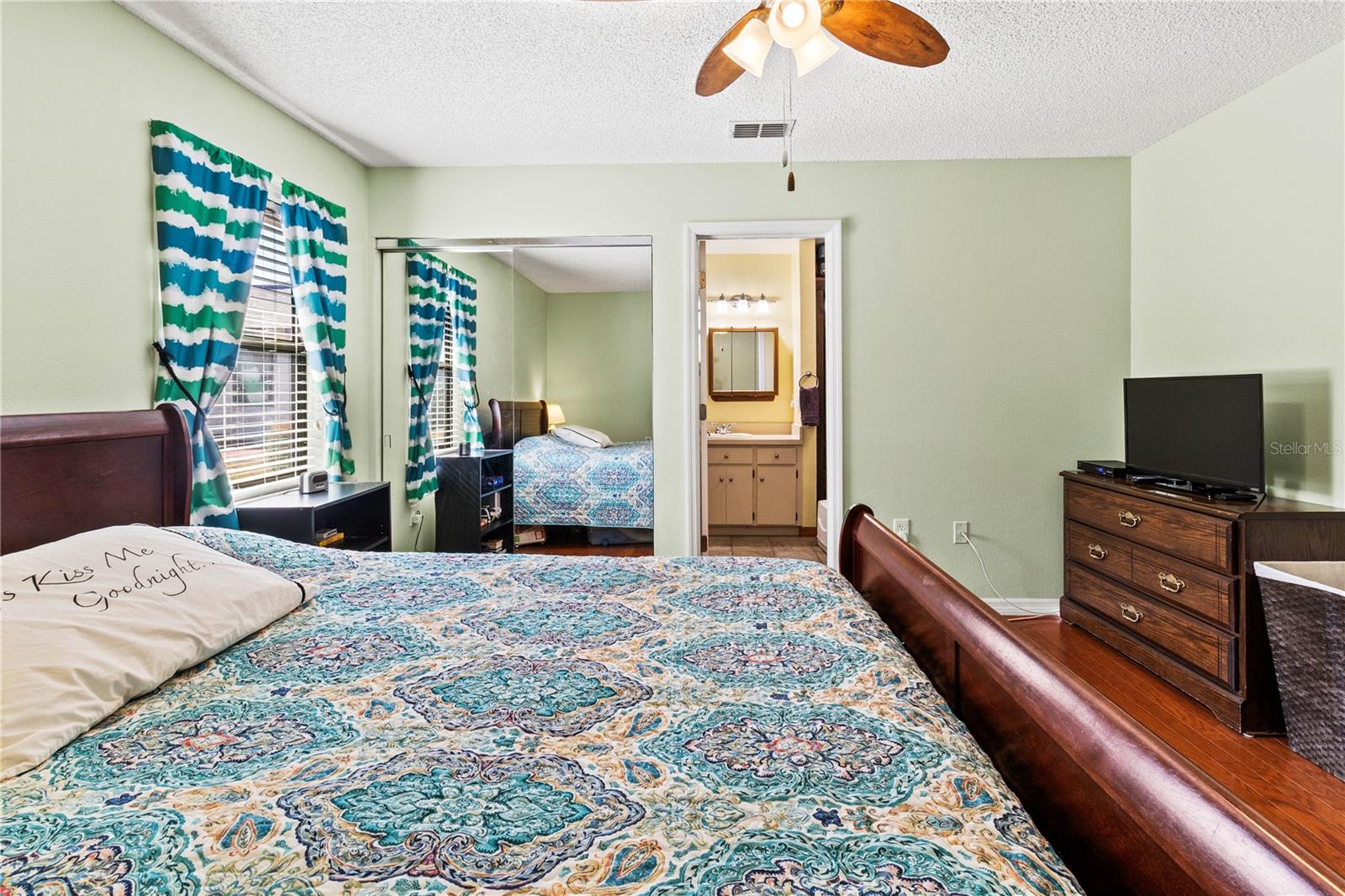 Image 16 of 35 For 4861 Colonnades Circle E