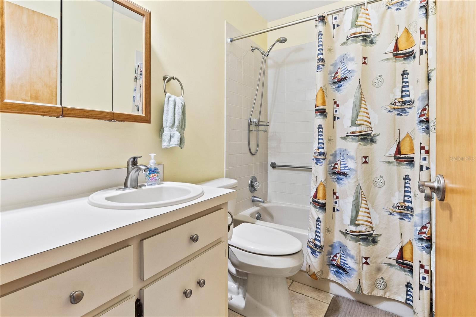 Image 18 of 35 For 4861 Colonnades Circle E