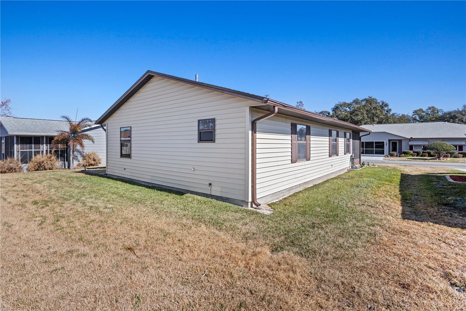 Image 27 of 35 For 4861 Colonnades Circle E