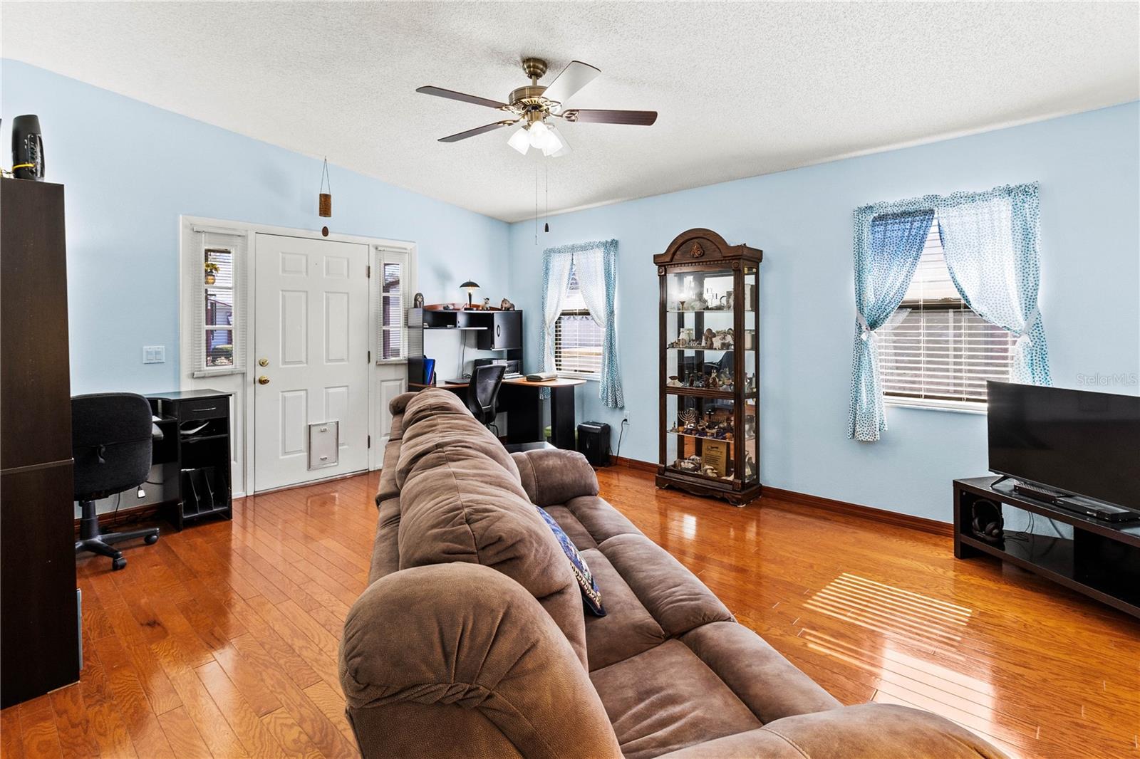 Image 3 of 35 For 4861 Colonnades Circle E