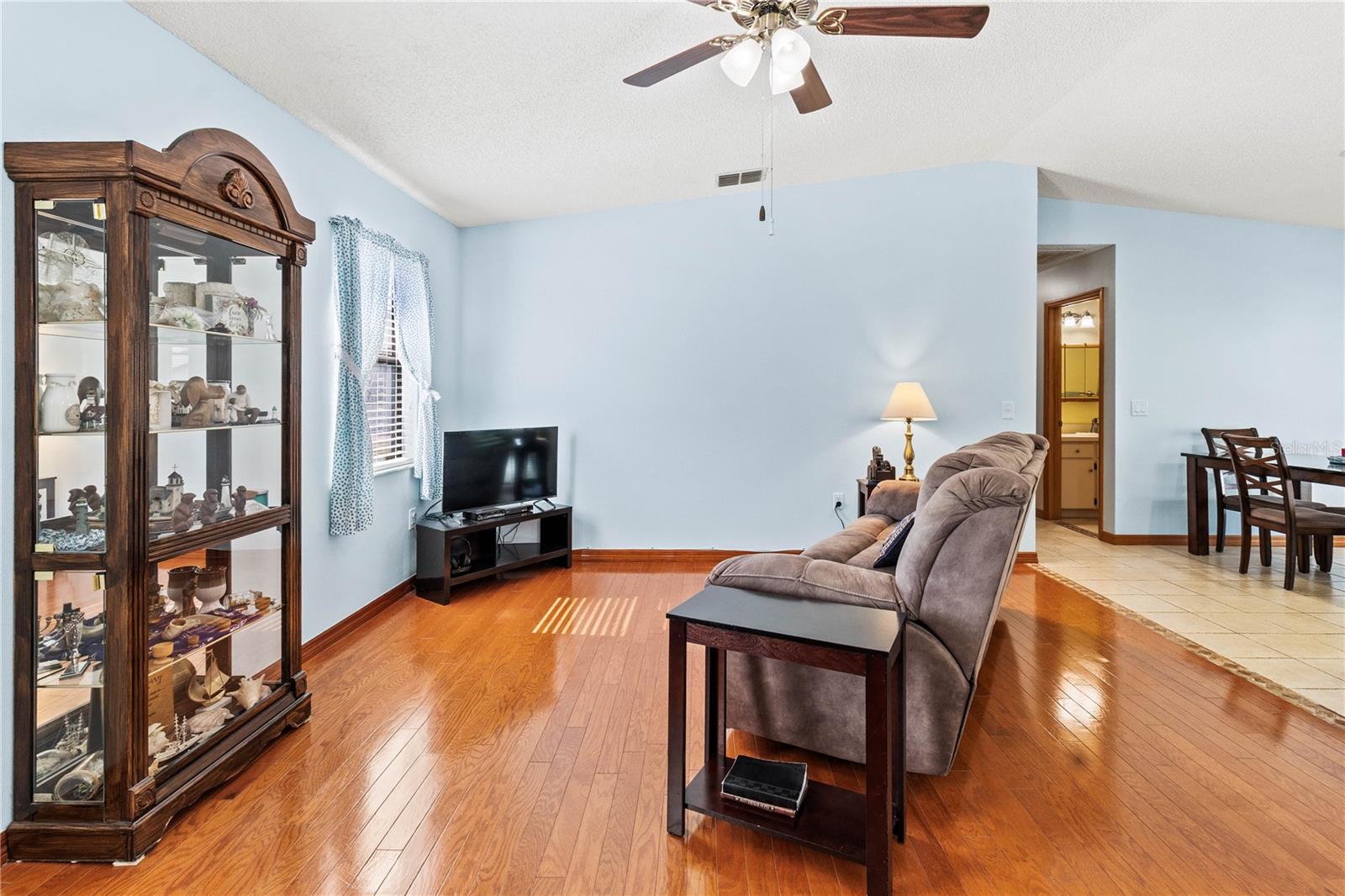 Image 4 of 35 For 4861 Colonnades Circle E