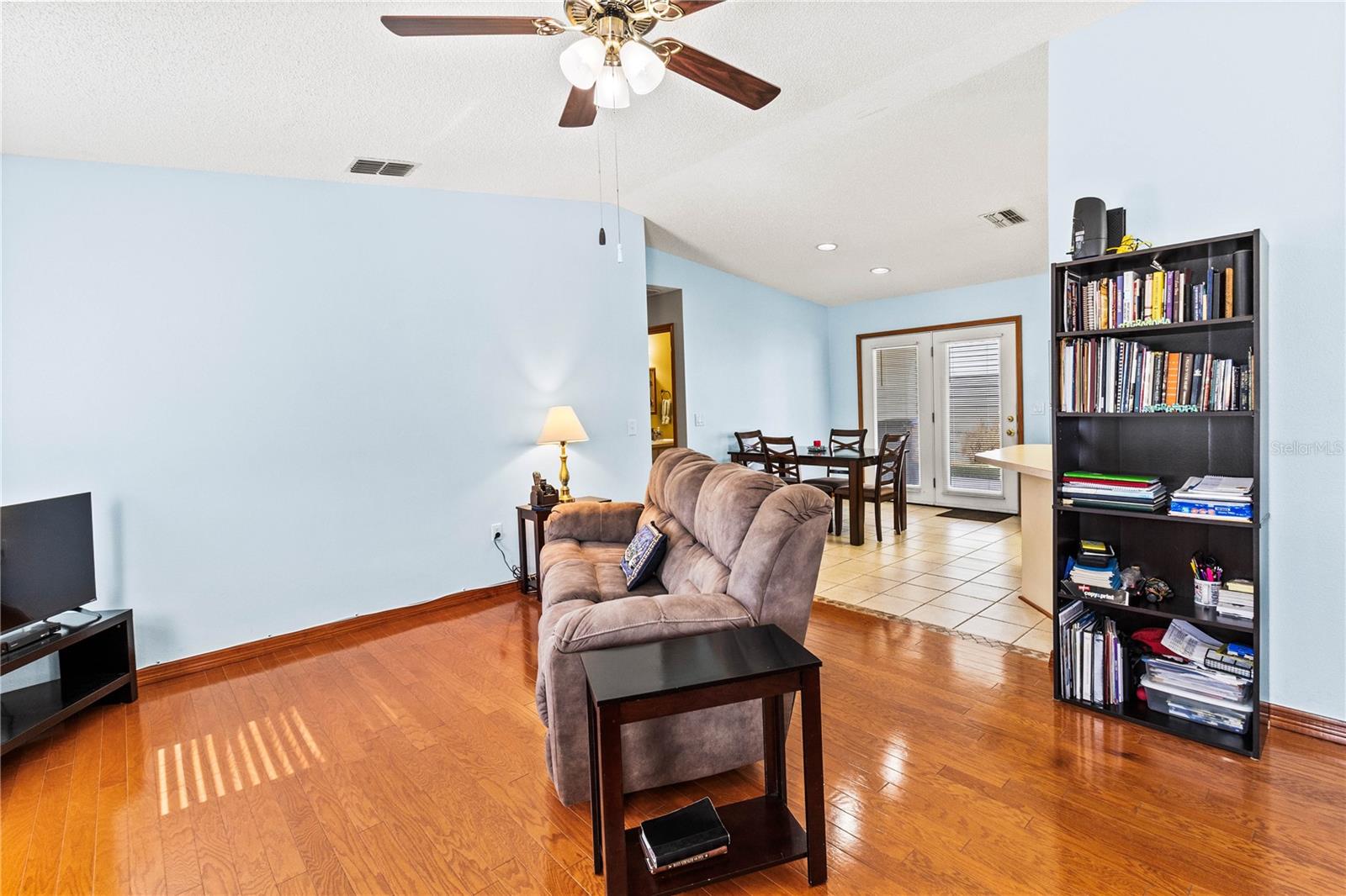 Image 5 of 35 For 4861 Colonnades Circle E