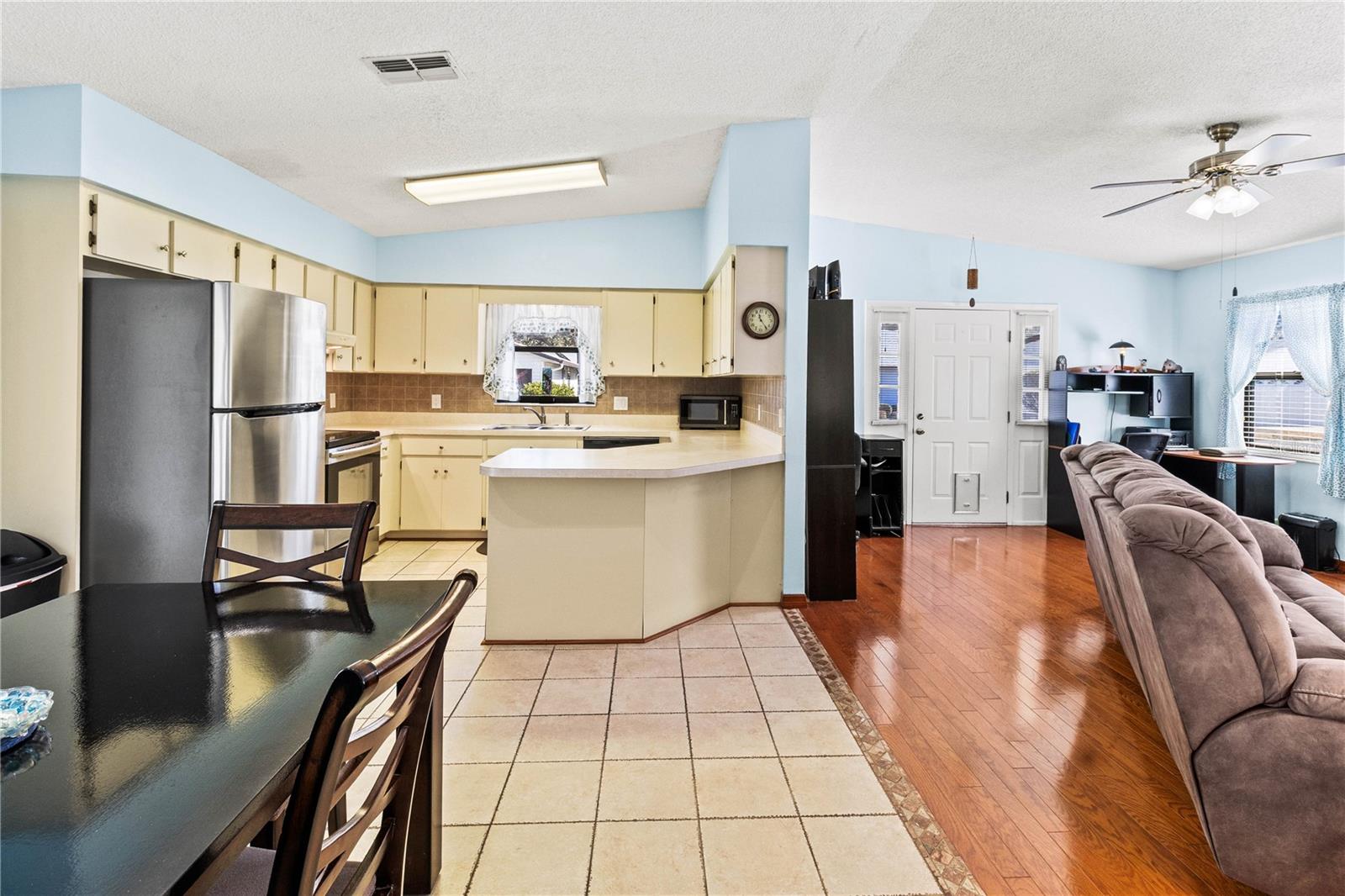 Image 7 of 35 For 4861 Colonnades Circle E