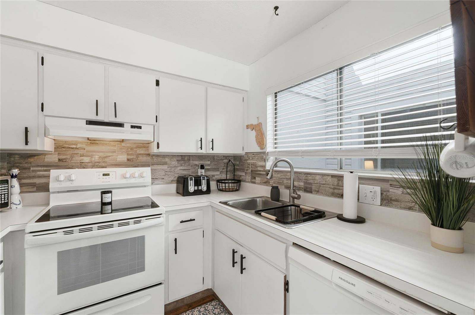 Image 14 of 39 For 109 Las Flores