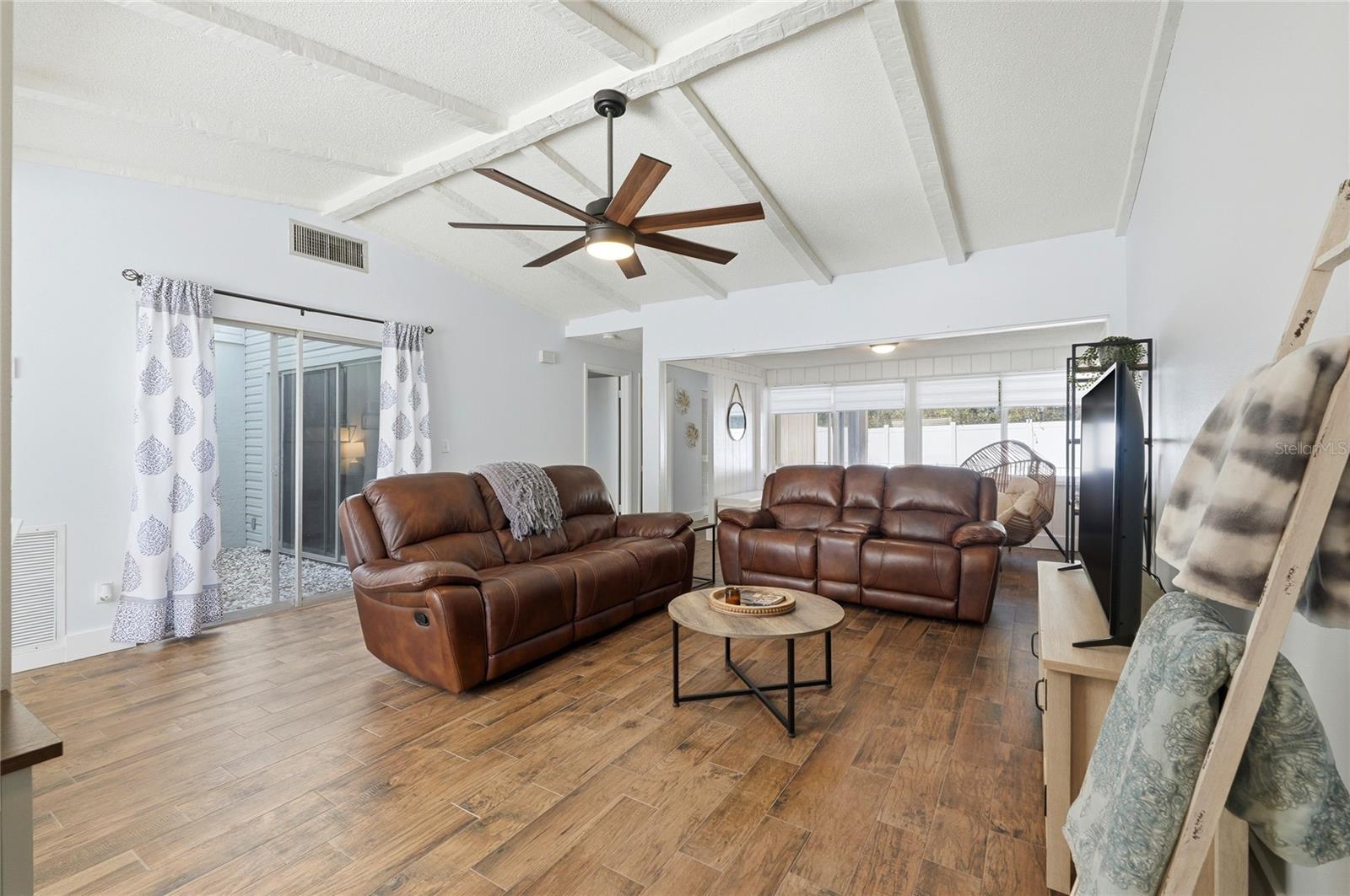 Image 5 of 39 For 109 Las Flores