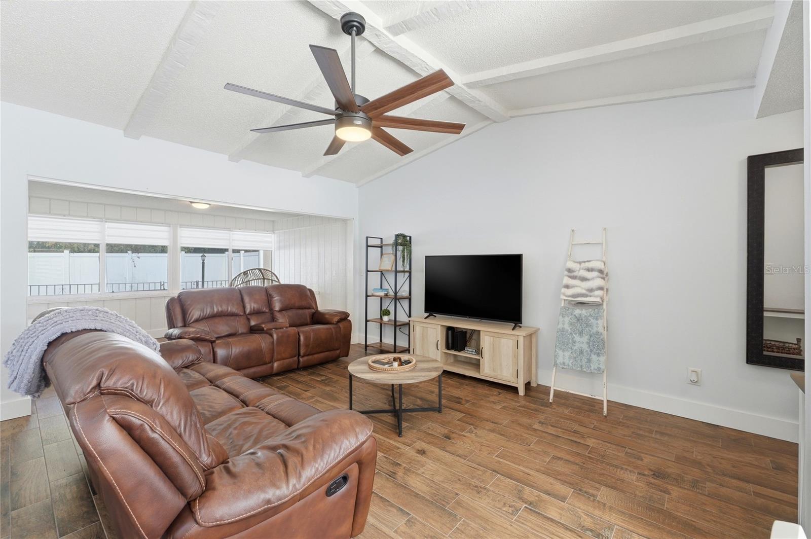 Image 6 of 39 For 109 Las Flores